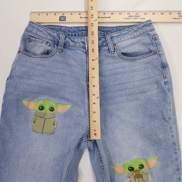 Her Universe Star Wars The Mandalorian The Child Mom Jeans Baby Yoda Size 7 EUC - Picture 7 of 14